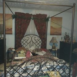 Beautiful and Unique Canopy Bed With Mattress And Box Spring 