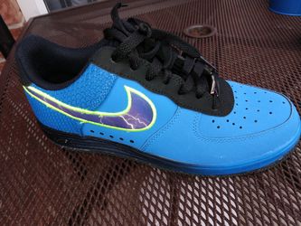 Boys Nike air Force 1 size 6