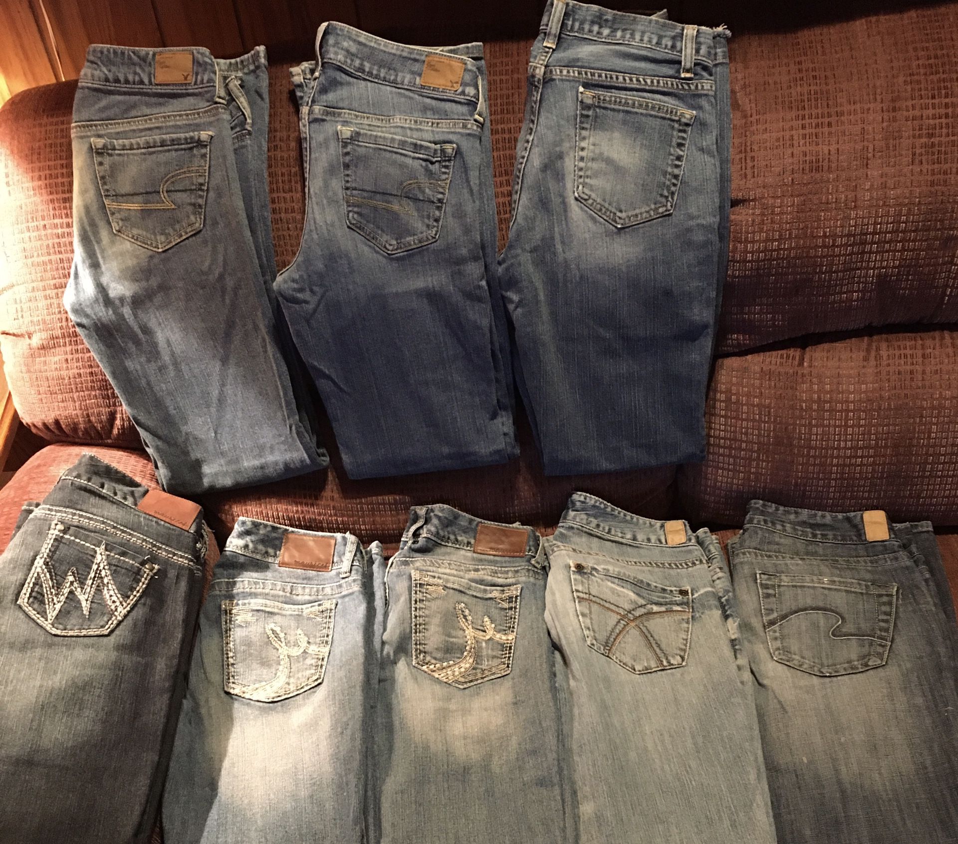 Lot 8 Pairs of Jeans:Maurices~5 pairs*American Eagle~2pairs*GAP~1pair