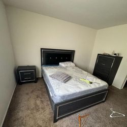 Queen Bedroom Set