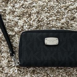 Michael Kors Wristlet Wallet