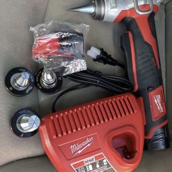 Milwaukee M12 12-Volt  ProPEX Expansion Tool Kit