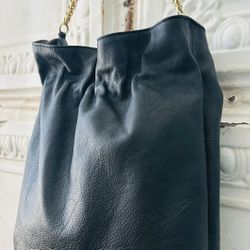 VINCE CAMUTO BLACK SUPERSOFT LEATHER SHOULDER BAG Gold Chain Handle NWOT Original Price $200