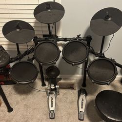 Alesis Nitro Drum Set  With Kick Pedal