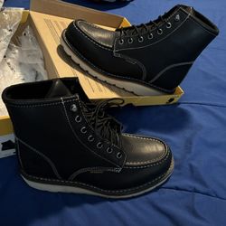 Carhart women’s waterproof 6 inch wedge boot size 9.5. 