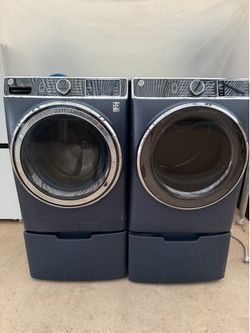 GE washer and dryer laundry set