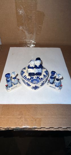 AUTHENTIC VTG DELFT BLUE CERAMIC TRINKET BOX WITH FIGURINES