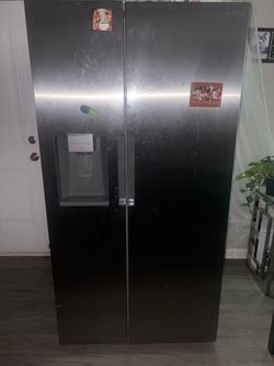 insignia side by side Refrigerator