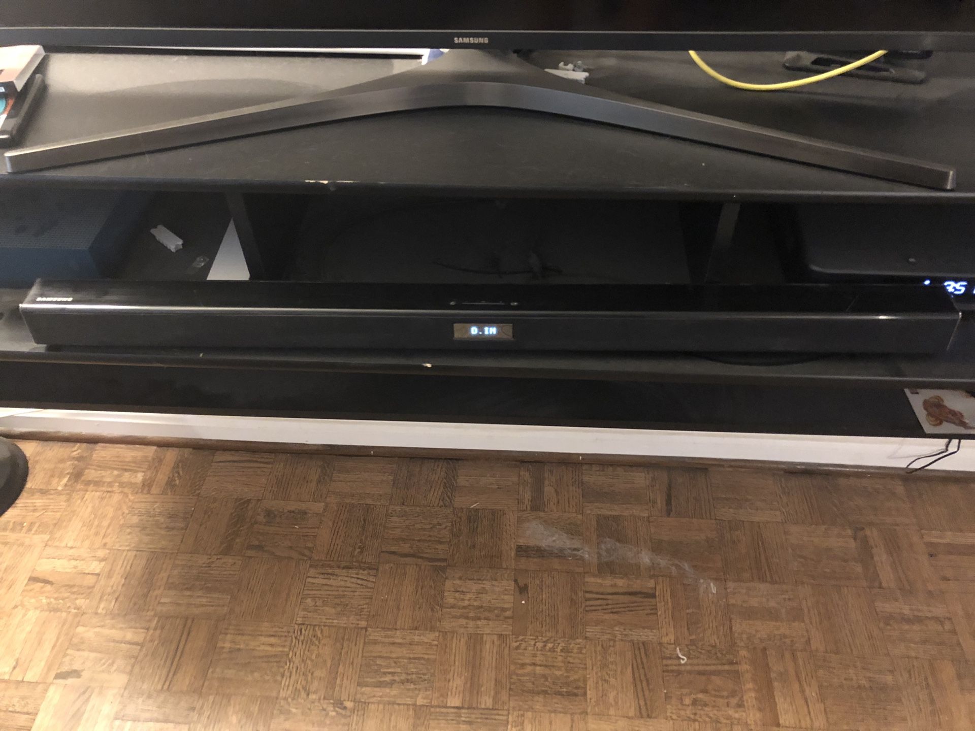 Samsung Sound Bar with wireless subwoofer