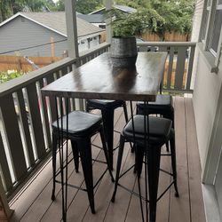 Tall Bar Table And Barstools 
