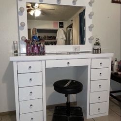 Vanity Desk With Mirror