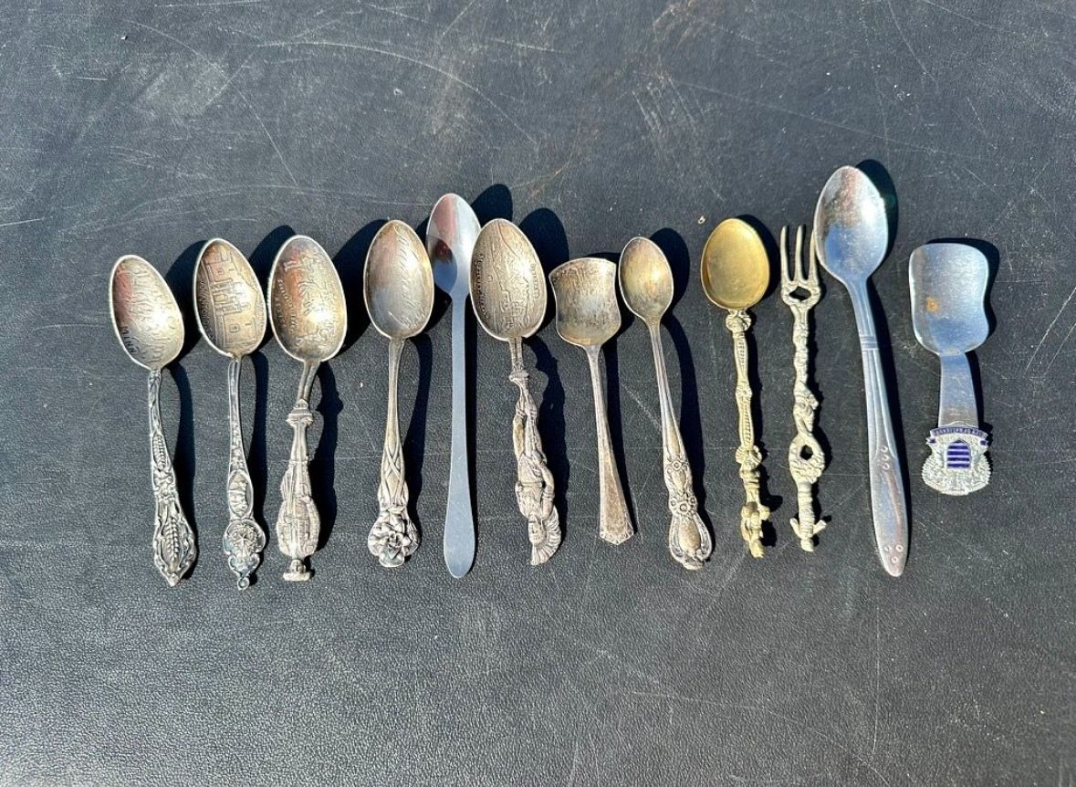 Lot of 11 Vintage Sterling Silver & Gilt Souvenir Decorative Spoons – SSMC & assorted handles