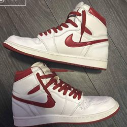 Jordan 1 Metallic Red
