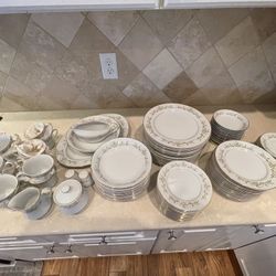 91 Piece Towne House Fine China