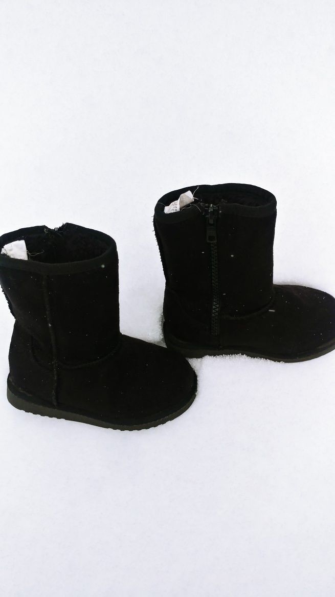 Snow boots size 8 for toddlers