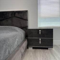 Modern Dark Wood Queen Bedroom Set – Bed Frame + 2 Nightstands + Dresser + Mirror