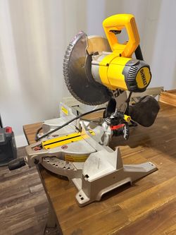 DEWALT DW716 12” Double-Bevel Compound Miter Saw – Excellent Condition