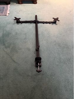 Dual monitor arm fits up to two 27 inch monitors