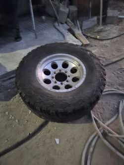 Chevy 8 lugs rims and tires