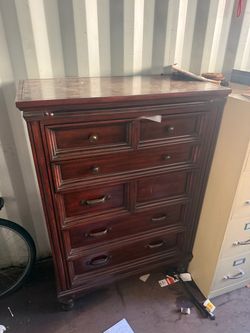 Dresser