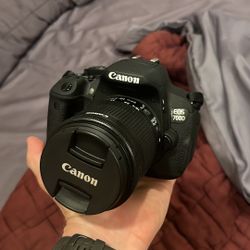 CANNON CAMERA EOS700D