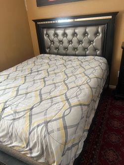 Black queen size bed and Dresser