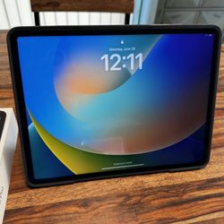 iPad pro 12.9 6th Generation New!