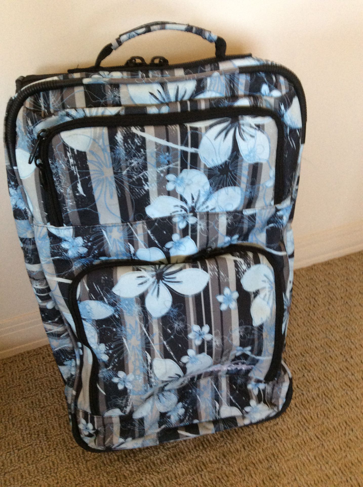 Dakine Hawaiian Flower  Carry On Suitcase 