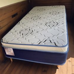 Twin Size Mattress Pillow Top 14 Inches Excellent Comfort New From Factory With it’s Plastic Available in All Size Delivery Same Day