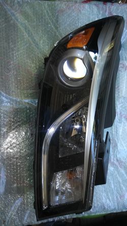 15--18 Kia Sedona Rt sd headlamp.Oem