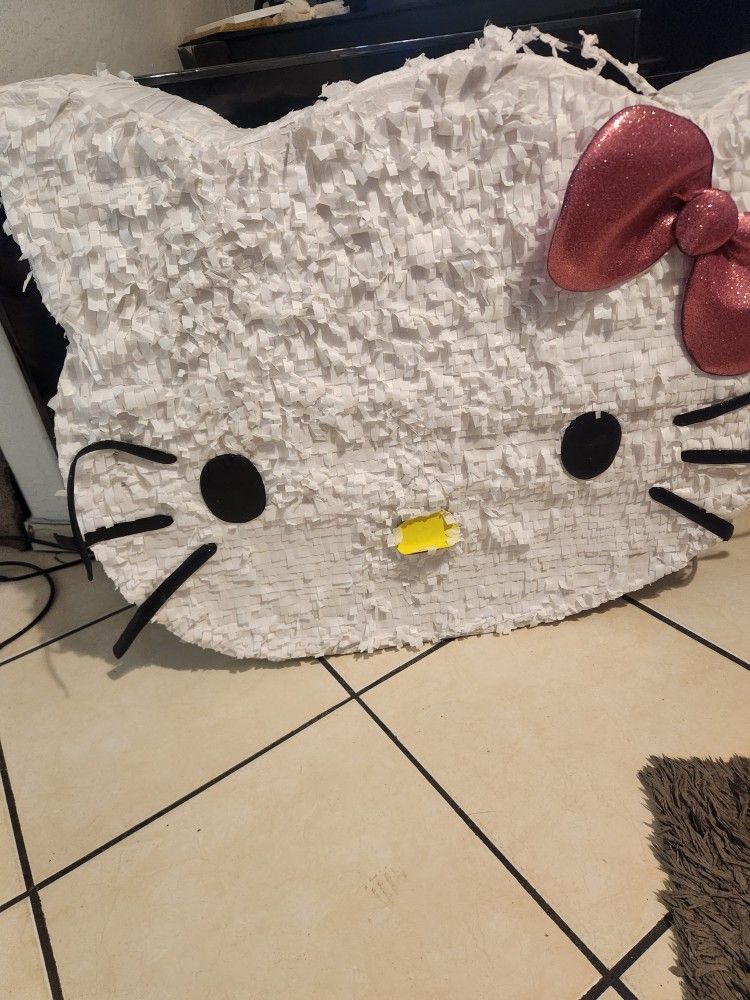 Piñatas grandes Hello Kitty Y Sully