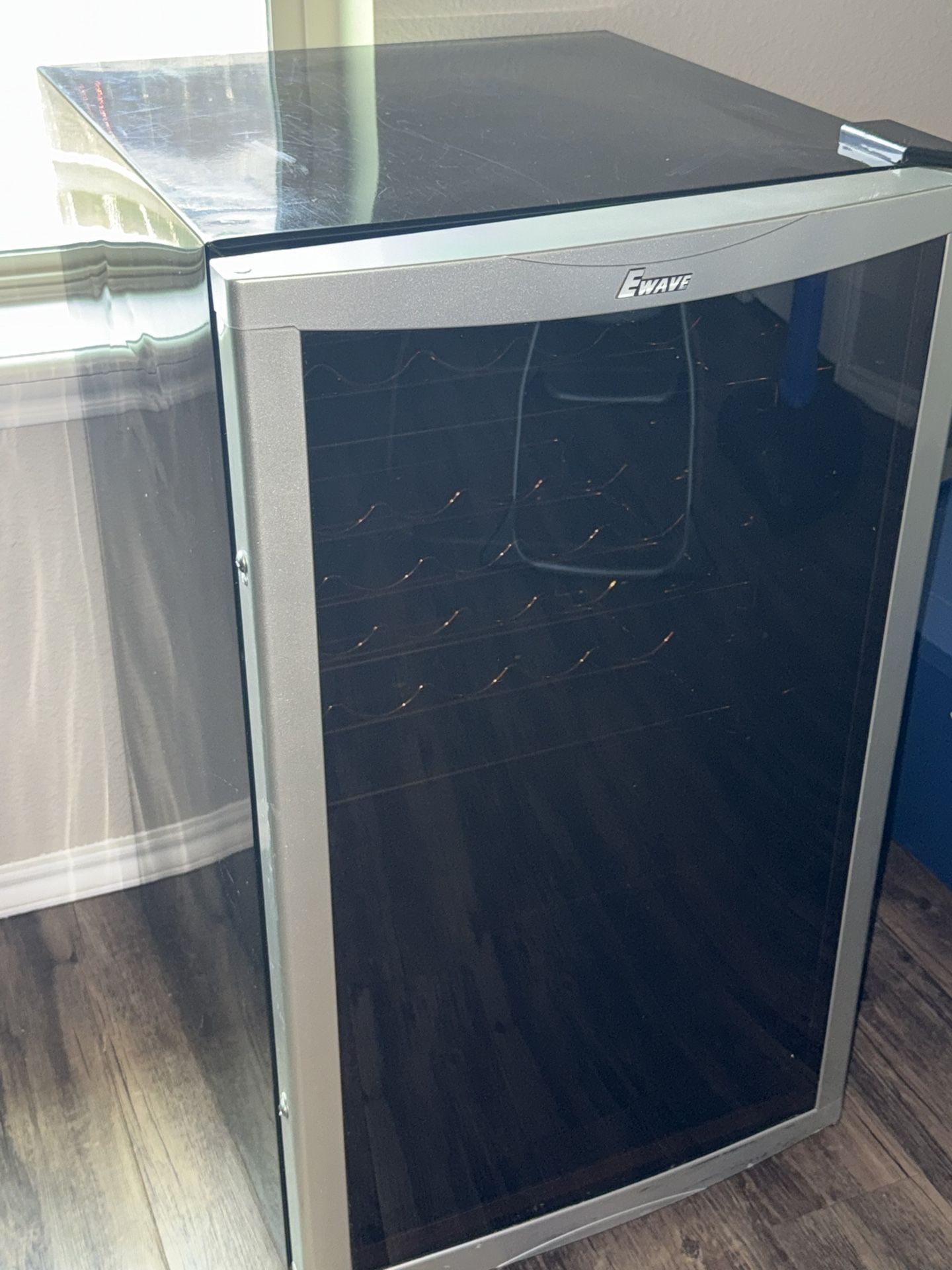 Wine/beverage Fridge