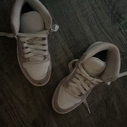 Women Puma Shoes Size 9