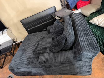 Brand new boneless lounge