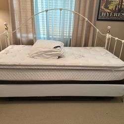 Day Bed. Includes 2 New Mattress and 2 Frames
