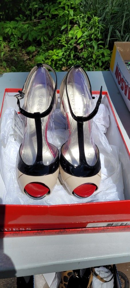 GUESS Lynsey Heels