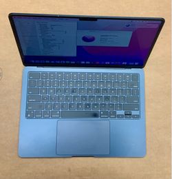 Apple MacBook Air M2 2022 Laptop Notebook Netbook  macOS Monterey 8GB RAM 1TB Storage Memory TouchID Wifi Bluetooth Internet Browser apps