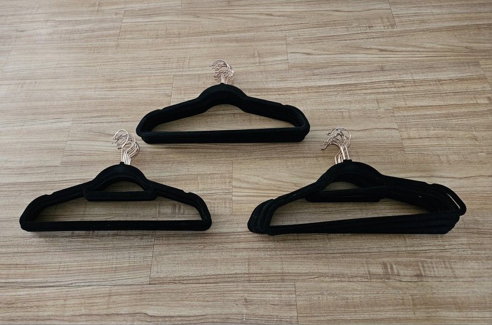 30 pc Lot Clothing Hangers Space Saving Black Velvet