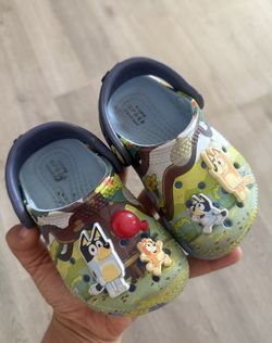 BLUEY CROCS