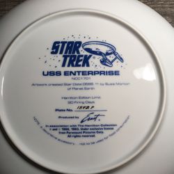 Star Trek USS Enterprise ~ Large Collector Plate (NCC1701)  Thumbnail