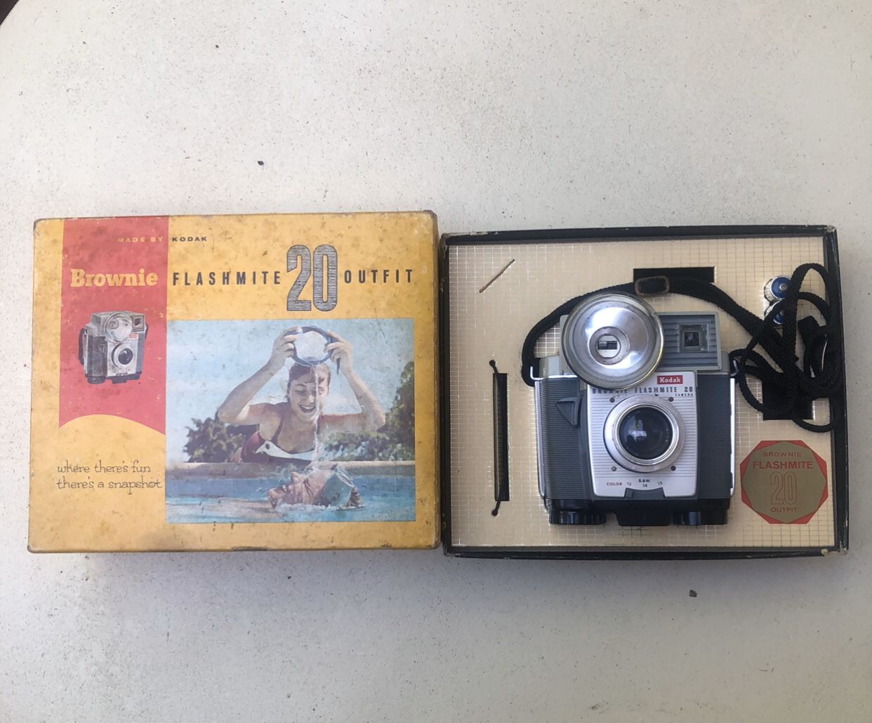 Vintage Kodak Brownie Flashmite 20 Outfit