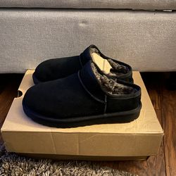 Brand new woman’s Ugg slip on sz 8