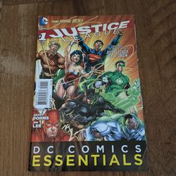 Dc Comic Essential Graphic Novel  Justice League