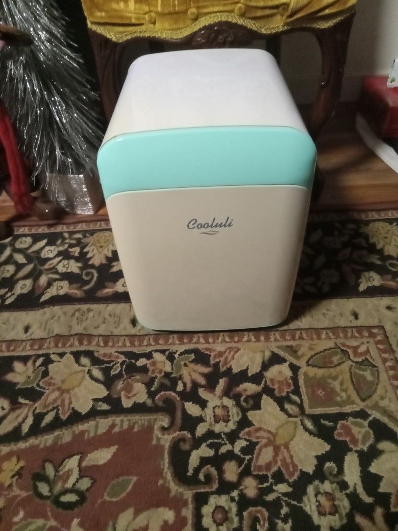 Mini Fridge- NO CORD