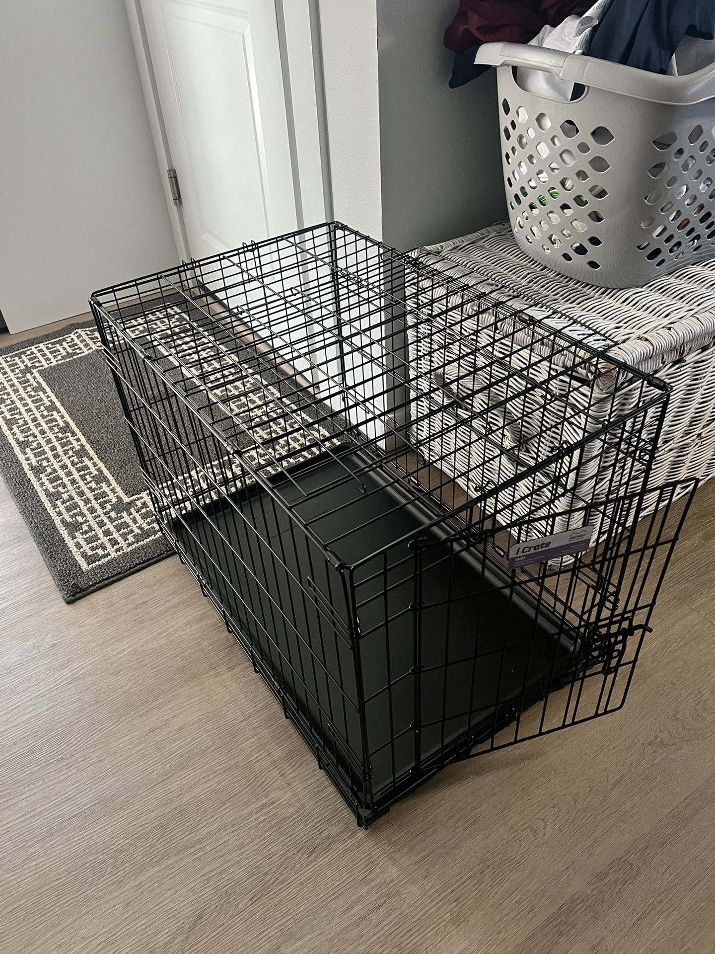 Medium Size Metal Dog Crate 