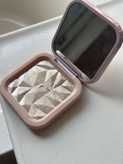 Elessy illuminating highlighter