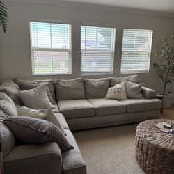 Moving Sale! Sectional Couch MUST PICK UP