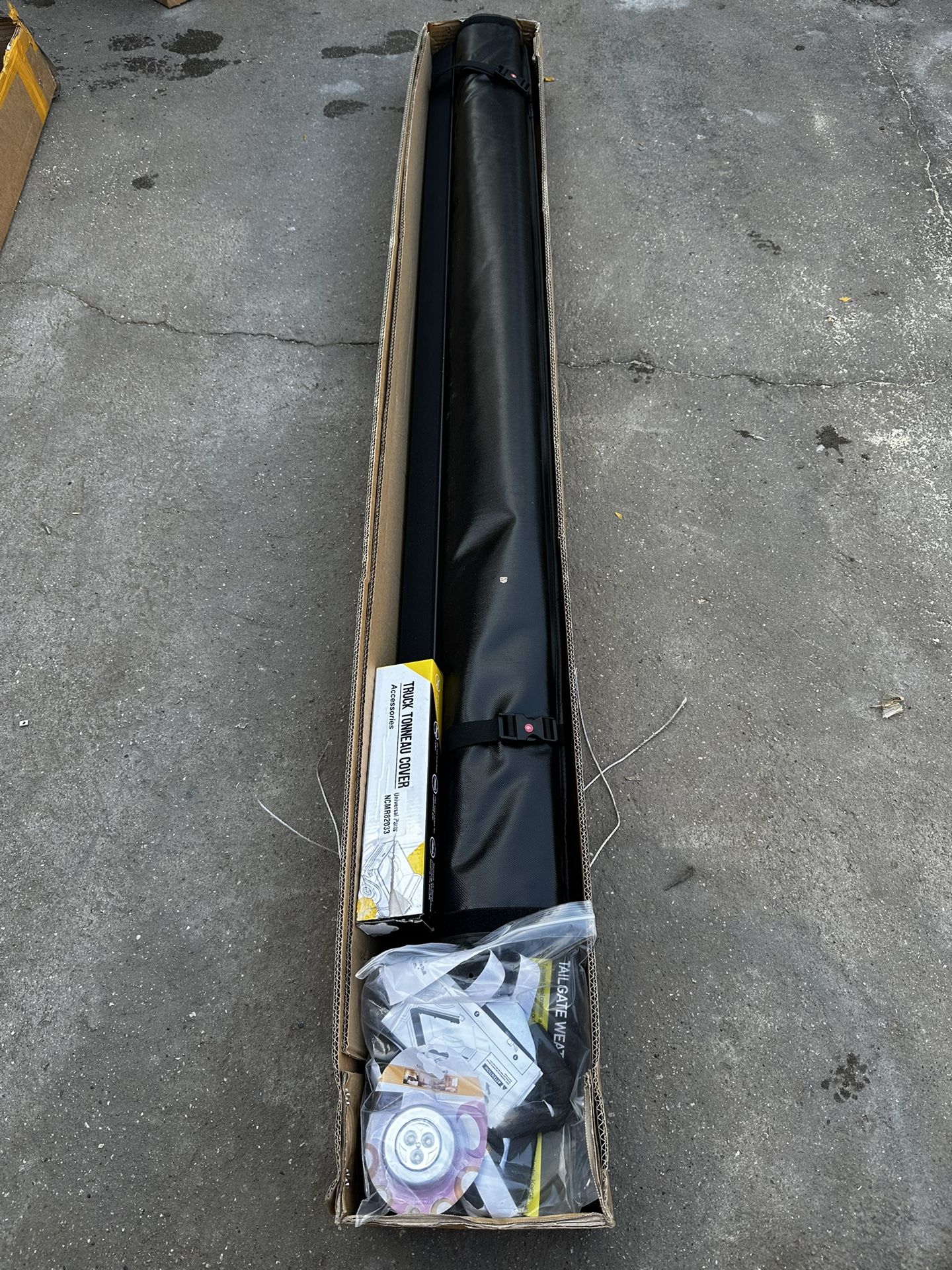 Silverado/Sierra 6'5 Ft roll up bed cover year 99-07