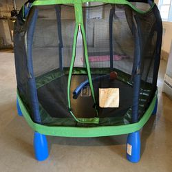 Kids 7’ Enclosed Trampoline