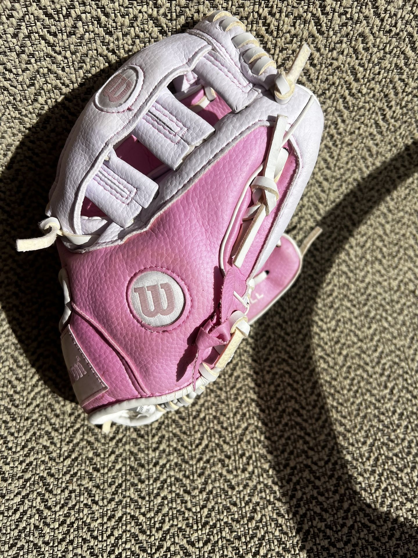 Wilson 10" T-Ball Leather Glove Pink White HOPE Breast Cancer Awareness RHT